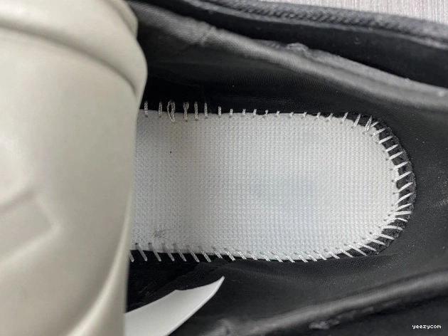 YEEZY ADIDAS H68032 400 1104